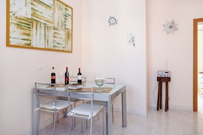 Apartment, 1 Bedroom, Smoking, Balcony | Interior