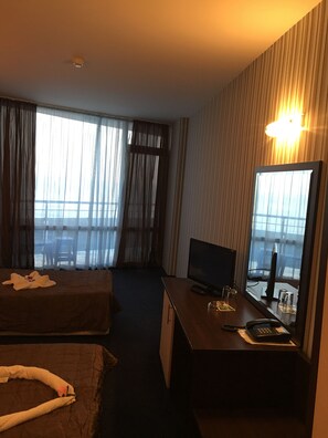Room, 1 Bedroom, Smoking, Balcony | 1 bilik tidur 