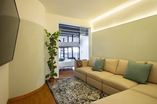 Room For 8 People In Polanco