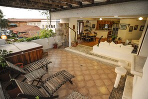 Huoneisto, 2 makuuhuonetta, yksityinen uima-allas, kaupunkinäköala | Ulkopuoli