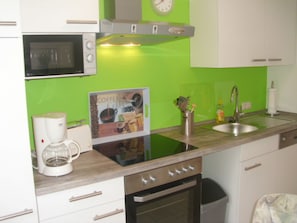 Kühlschrank, Mikrowelle, Ofen, Geschirrspüler