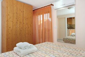 Apartment, 1 Bedroom, Smoking, Balcony | 1 bedroom, iron/ironing board