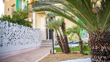 Chambre, 1 chambre, fumeurs, balcon | Jardin