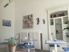 客房, 1 間臥室, 吸煙房, 陽台 | 起居區
