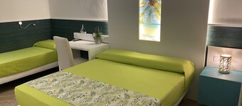 Room-triple Room in B&b - a Stone's Thro