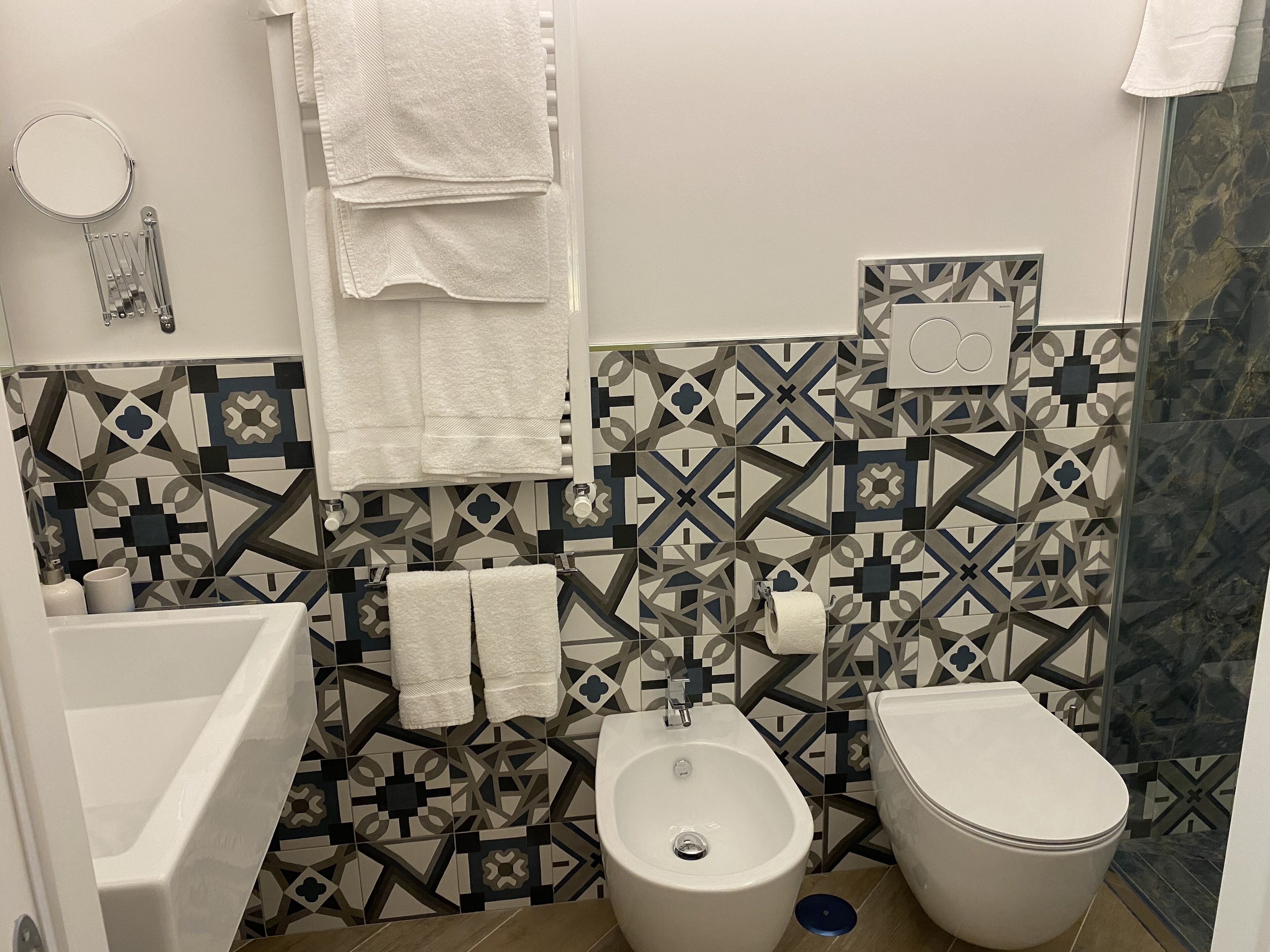 Habitación, 1 habitación, fumadores, balcón | Servicios del cuarto de baño