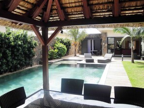 Outdoor pool - Luxury Contemporary Villa Without Opposite (Grand-Baie)