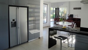 Private kitchen - Luxury Contemporary Villa Without Opposite (Grand-Baie)