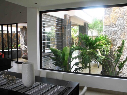 Luxury Contemporary Villa Without Opposite