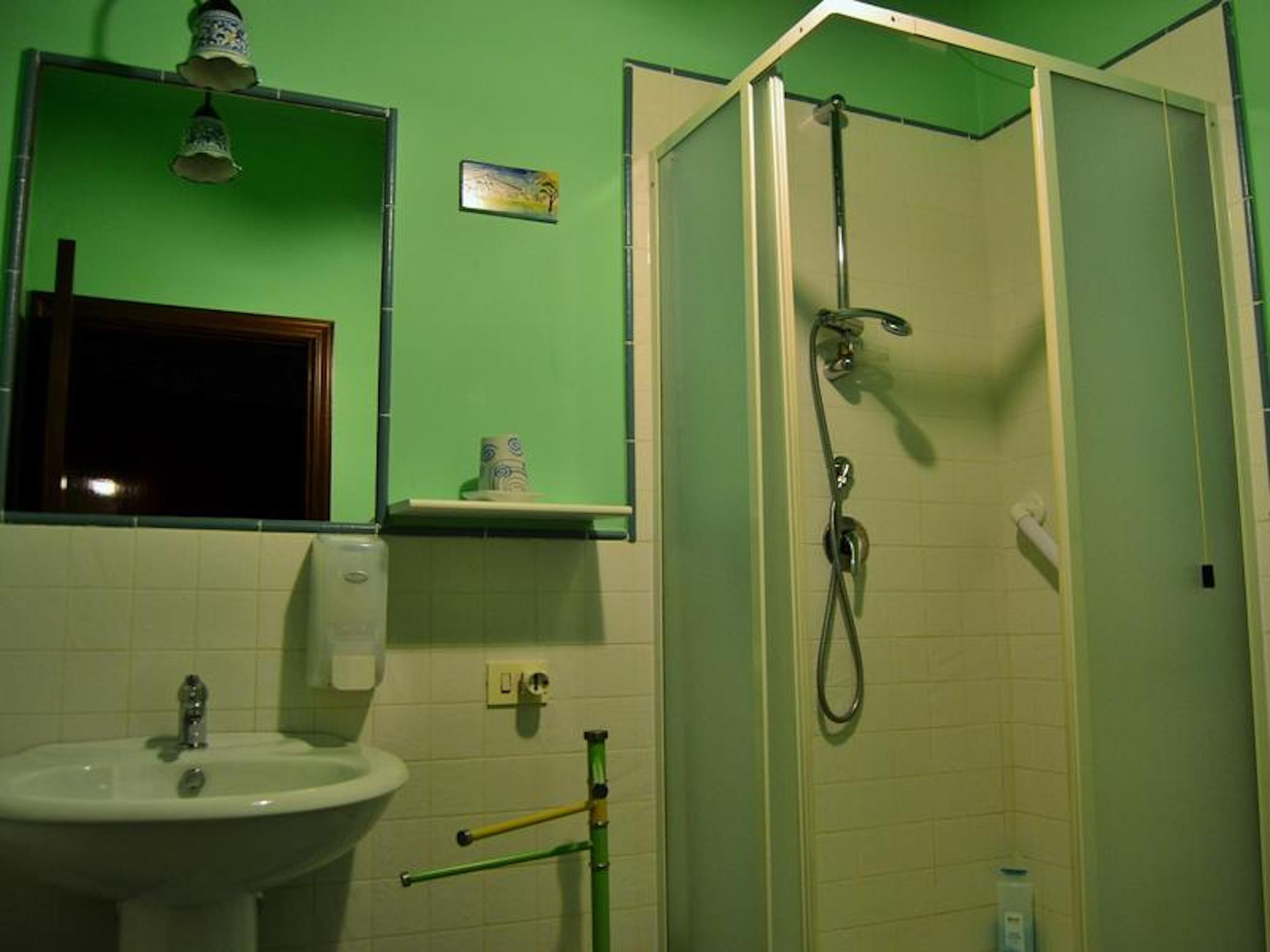 Chambre, 1 chambre, fumeur, balcon | Salle de bain
