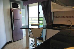 Condo, 1 Bedroom | Private kitchen - Angket Hip Residence in Jomtien Angket Floor 11 (Pattaya)