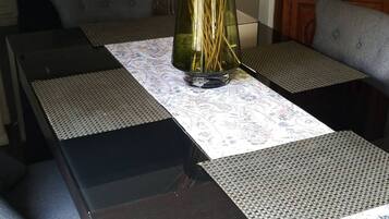 Rumah, 2 kamar tidur, microwave | Interior