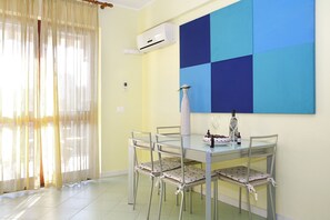 Apartment, 2 Schlafzimmer, Raucher, Balkon | Speisen