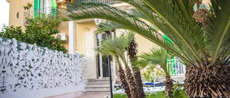 Room, 1 Bedroom, Smoking, Balcony | Garden
