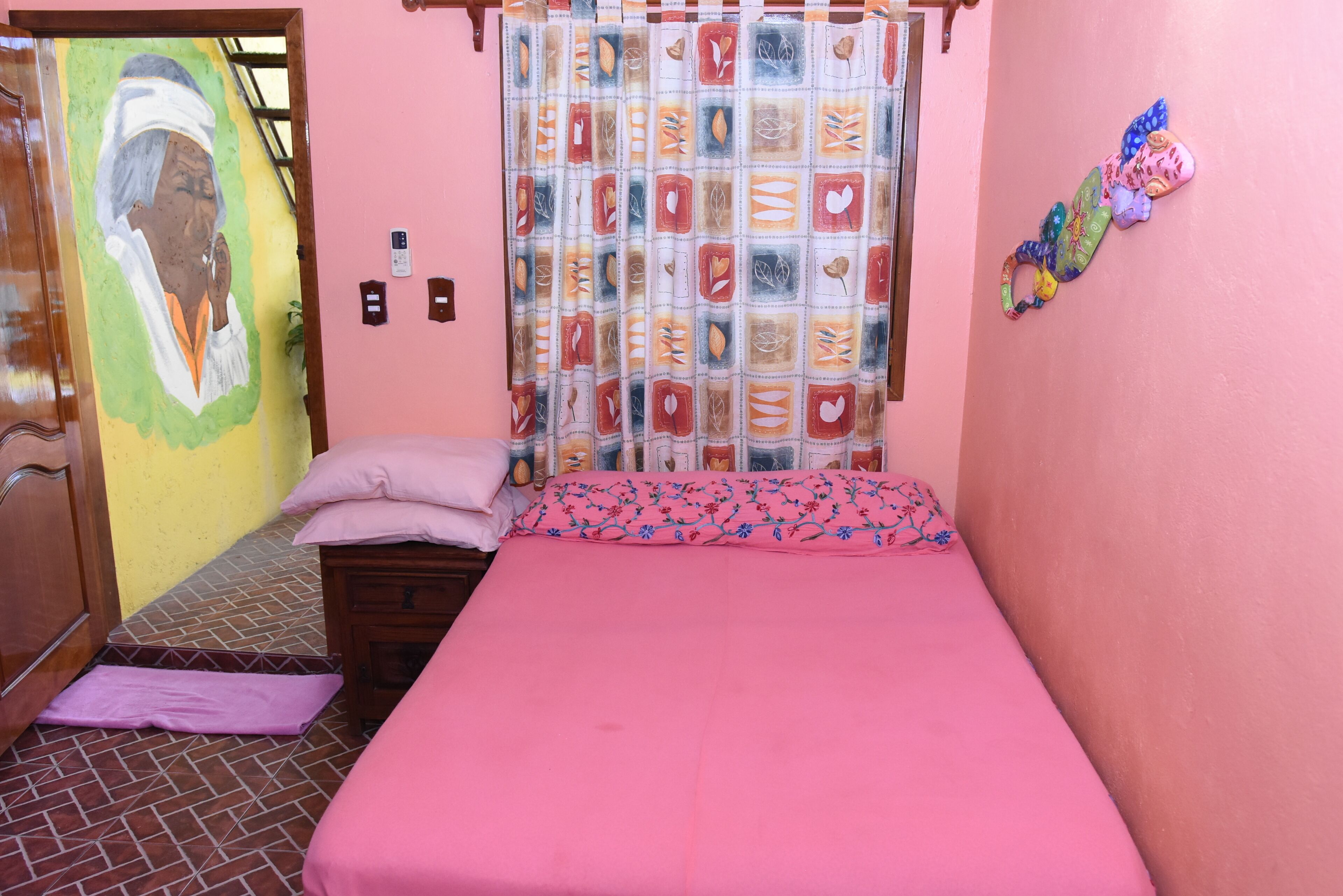 1 bedroom, bed sheets