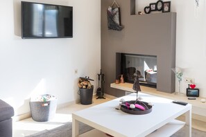 Apartment, 3 Bedrooms, Balcony | Interior