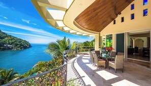 Villa, Multiple Bedrooms, Private Pool, Garden View | Tempat makan luar