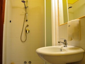 Zimmer, 1 Schlafzimmer, Raucher, Balkon | Badezimmer | Haartrockner