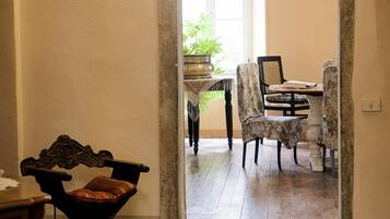 Casa, 4 camere da letto, fumatori, balcone | Ristoranti