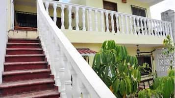 Dormitorio compartido, 1 habitación, balcón | Balcón