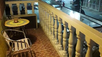 Dormitorio compartido, 1 habitación, balcón | Terraza o patio