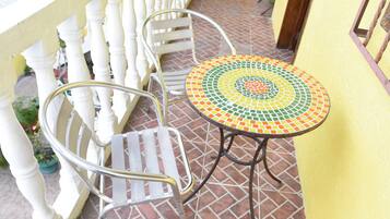 Dormitorio compartido, 1 habitación, balcón | Terraza o patio