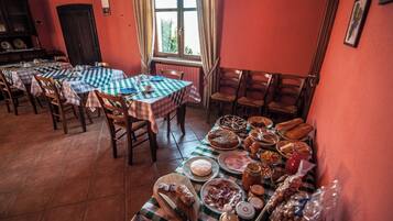 Room, 1 Bedroom, Balcony | Dining