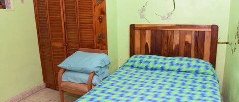 1 bedroom, bed sheets