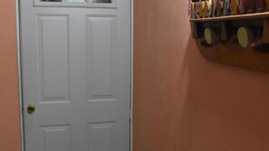 Dormitorio compartido, 1 habitación, patio | Interior