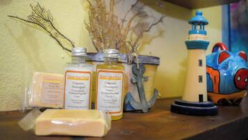 Shared Dormitory, 1 Bedroom, Patio | Bathroom amenities | Free toiletries, towels