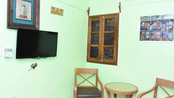 Dormitorio compartido, 1 habitación, patio | Servicios de la habitación