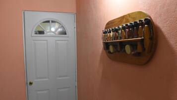 Dormitorio compartido, 1 habitación, patio | Interior