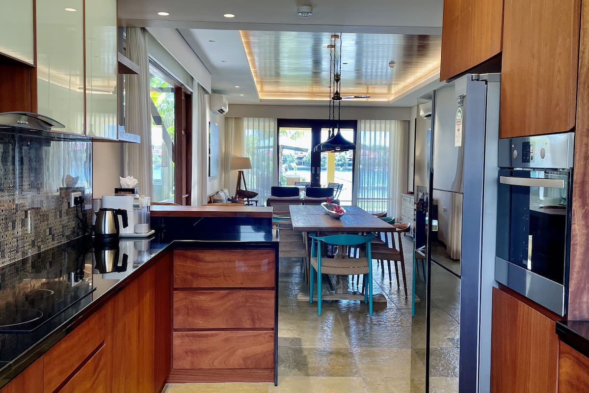 Villa, privat basseng, havutsikt | Eget kjøkken | Kaffetrakter/tekoker og høy barnestol