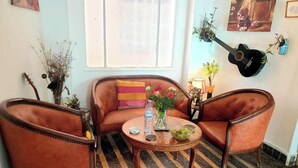 Dormitorio condiviso, 1 camera da letto, fumatori, balcone | Soggiorno | TV