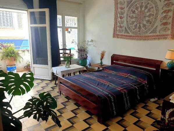 Dormitorio compartido, 1 habitación, para fumadores, balcón | 1 habitación