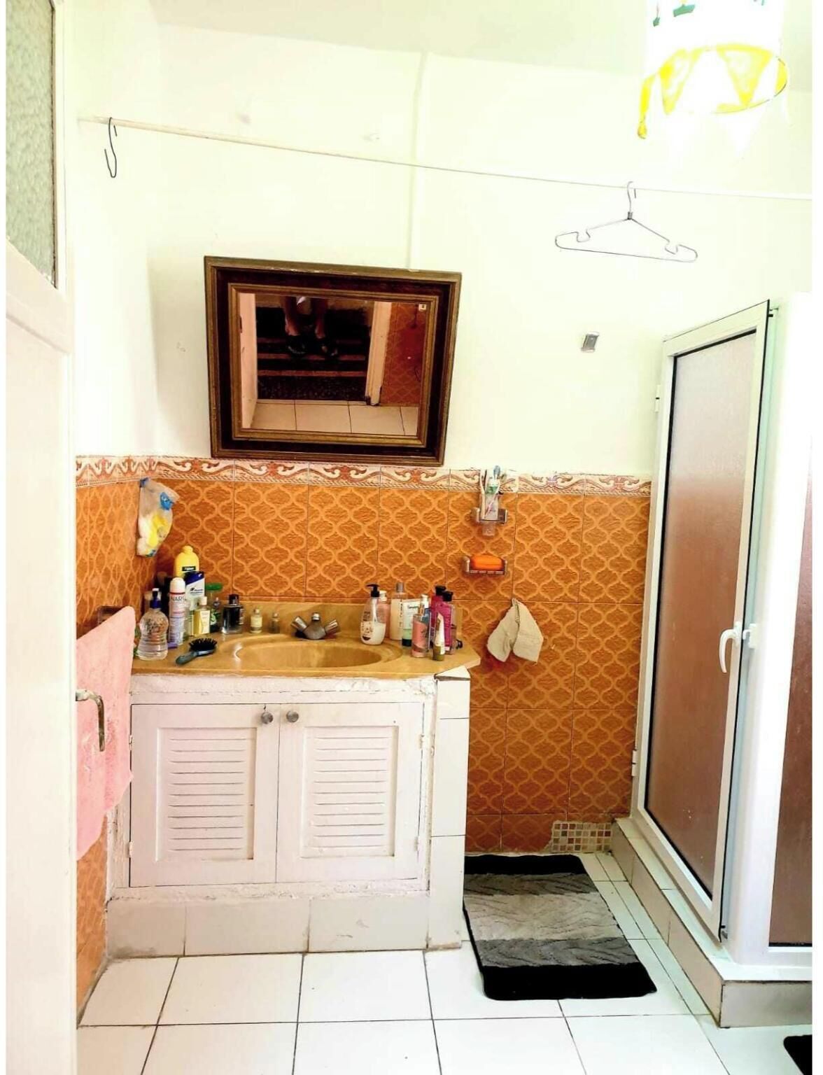 Dortoir Partagé, 1 chambre, fumeurs, balcon | Salle de bain | Douche, serviettes fournies