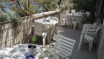 Room, 1 Bedroom, Smoking, Balcony | Outdoor dining