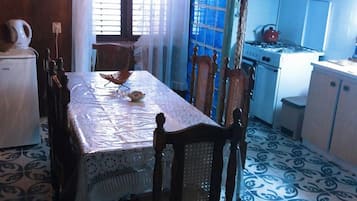Room, 1 Bedroom, Smoking, Balcony | Dining