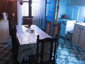 Room, 1 Bedroom, Smoking, Balcony | Dining