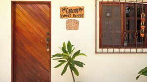Exterior detail - Room-cancun Guest House 3 Near Ado bus t (Cancun)