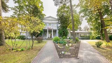 Room, 1 Bedroom, Smoking, Balcony | Front of property