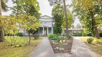 Room, 1 Bedroom, Smoking, Balcony | Front of property