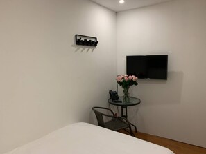 Quarto, 1 quarto | 1 quarto, escrivaninha