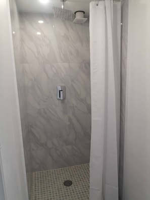 Room, 1 Bedroom | Bathroom