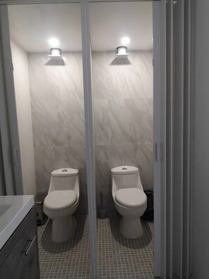 Room, 1 Bedroom | Bathroom