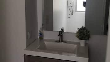 Habitación, 1 habitación | Amenidades de baño