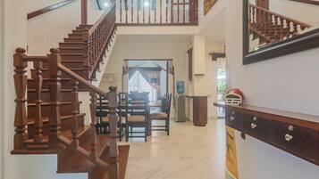 Villa, 6 chambres, fumeurs, piscine privée | Intérieur
