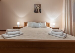 Room, 1 Bedroom, Smoking, Terrace | 1 bilik tidur, Wi-fi 