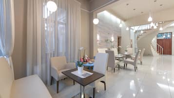 Room, 1 Bedroom, Smoking, Terrace | Tempat makan