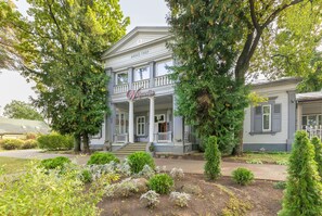 Room, 1 Bedroom, Smoking, Terrace | Bahagian luar